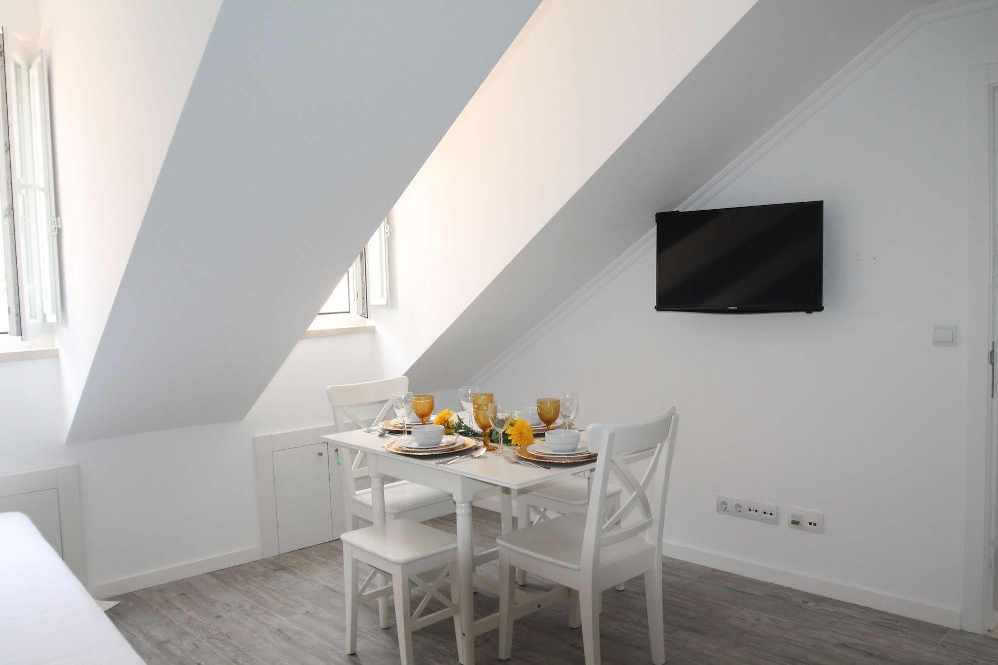 Castle Inn Lisbon Apartments Екстер'єр фото